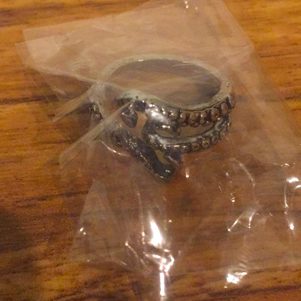 NEW silver octopus tentacle ring size 8 - Picture 2 of 5